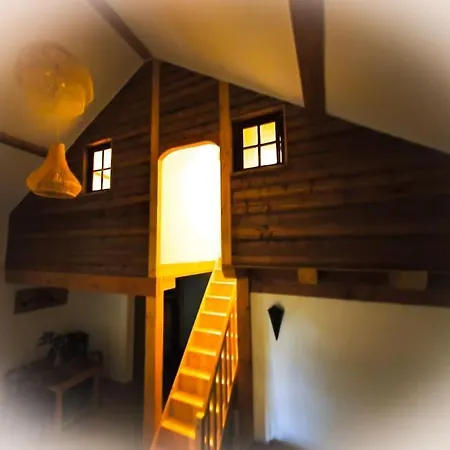 La Cabane Cachee, Entre Lacs Et Montagnes,