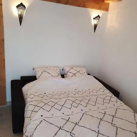 La Cabane Cachee, Entre Lacs Et Montagnes, *