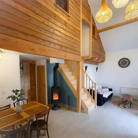 La Cabane Cachee, Entre Lacs Et Montagnes, Vakantiehuis