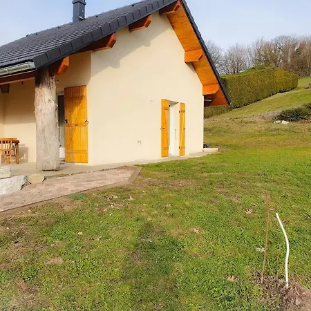 Vakantiehuis La Cabane Cachee, Entre Lacs Et Montagnes, *