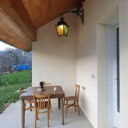 La Cabane Cachee, Entre Lacs Et Montagnes, * La Biolle