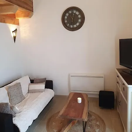 La Cabane Cachee, Entre Lacs Et Montagnes, * La Biolle