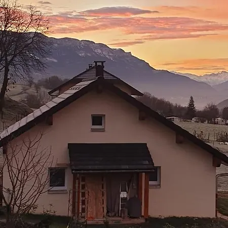 La Cabane Cachee, Entre Lacs Et Montagnes, La Biolle