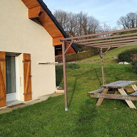 La Cabane Cachee, Entre Lacs Et Montagnes, Vakantiehuis La Biolle