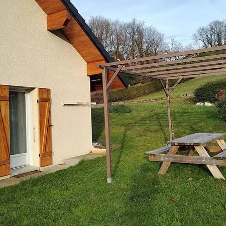 Vakantiehuis La Cabane Cachee, Entre Lacs Et Montagnes, *
